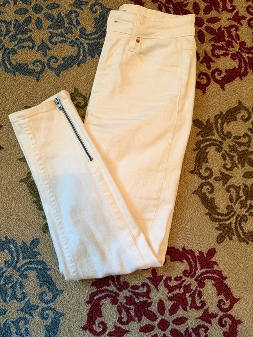 Levi’s 721 High Rise White Zipper-Detail Skinny Jeans